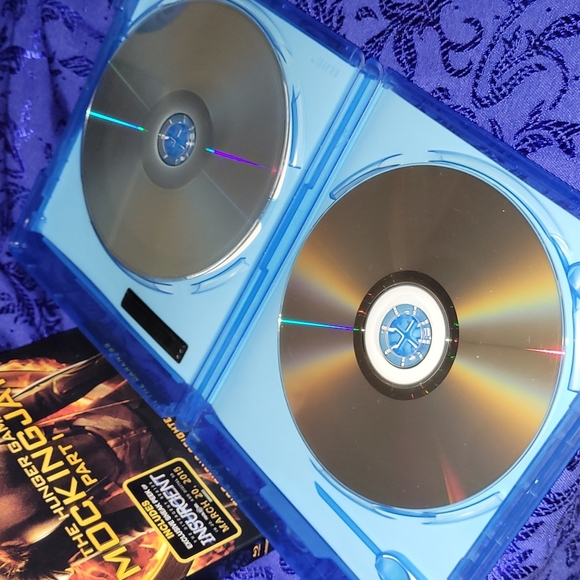 The Hunger Games: Mockingjay Part I & II DVD + Blu-ray Sets [Widescreen] - Picture 8 of 16